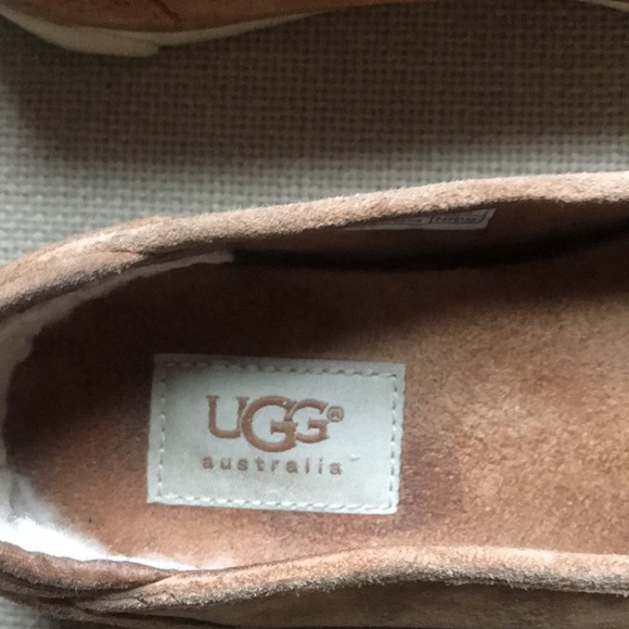 Womens like new UGG slip-on tan suede sneakers / lounge shoes. Size 6 - Picture 7 of 9
